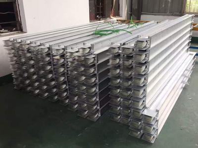 密集型插接母线槽